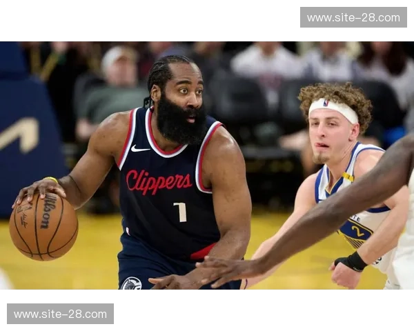 哈登右手拇指骨折带伤作战 骑士后场火力面临考验 哈登右手拇指骨折带伤作战 骑士后场火力面临考验